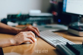 태양광 업체에 돈 받아 챙긴 신문기자 징역형 집행유예