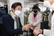 <포토> 시립 강북노인종합복지관 방문한 나경원