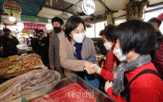 <포토> 대조불광시장 찾은 박영선