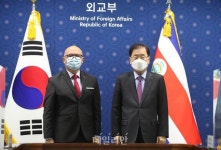 <룷넗> 븳-肄붿뒪由ъ뭅 쇅援먯옣愿 硫대떞