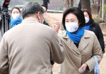 용호만돈도성 | [서울 민심르포 ④서북권] "이번엔 정신 똑바로 박힌 사람이 됐으면"