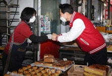 <포토> 대조전통시장 찾은 오세훈