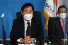 <포토> 김동명 한국노총 위원장과 면담하는 오세훈 후보