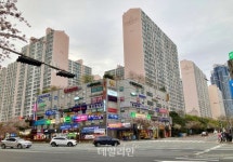 [4·7 민심르포 ①동부산권] 김영춘, 당이 별로 vs 박형준, 비리 의혹이 좀…