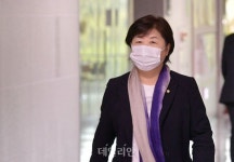 <포토> 민주당 3선의원 모임 참석하는 서영교 의원