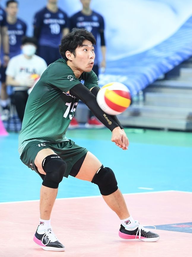 삼성화재 배구단, FA 선수 송명근과 계약 체결…팀 공격력 강화 기대