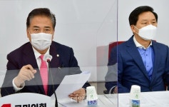  방미 결과 설명하는 박진 단장