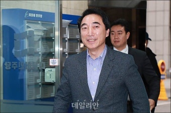 [속보] 문대통령 靑 수석비서관 교체…국민소통 박수현·시민사회 방정균