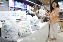 친환경 봉투 선보인 세븐일레븐