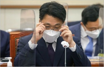 김진욱 