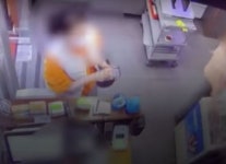 야, 너 서방 바꿔. 너 과부야? 양주 고기집서 갑질행패 목사 모녀, 경찰 조사