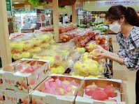 수박을 밀어낸 여름 과일 판매 1위는?