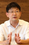 [인터뷰] 오건영 신한은행 부부장 “분산투자가 정답”