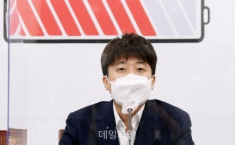 발언하는 이준석 대표