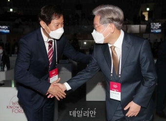 악수하는 이재명-오세훈