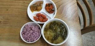 사진에 있는 음식, 1000원에 다 드립니다 난리 난 식당