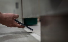 여교사 화장실에 몰카 설치…초등학교 현직 교장 긴급체포