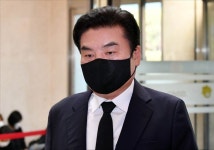 검찰, 화천대유 허위급여 의혹 원유철 부인 소환
