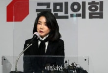 김건희 경력 부풀리기 직접 사과…尹 지지율 상승세로 이끌까