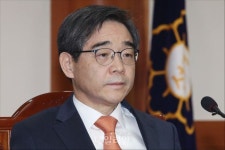 검찰, 권순일 변호사법 위반 혐의 경찰로 이송…뇌물혐의 계속 수사