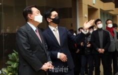 세종도시통합정보센터 교통통합관제실 설명듣는 윤석열 국민의힘 대선 후보