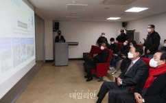 세종도시통합정보센터 찾아 스마트스티 설명듣는 윤석열 후보