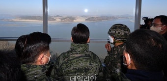 북한 지역 바라보는 이재명 민주당 후보