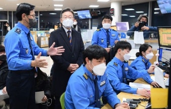 [현장] 부산서 첫 유세 시작한 이재명, 보름달 뜬 서울서 마무리