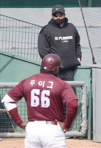 ‘류현진 앞에서’ 웃은 푸이그, 한화 시프트 덕에 첫 안타