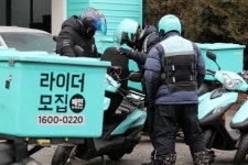 “이마트·오아시스도 출격”…퀵커머스 경쟁 본격화? 레드오션 지적도