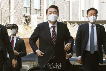인수위 집무실 출근하는 윤석열 대통령 당선인