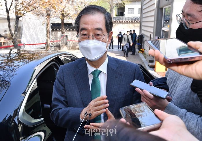 한덕수 국무총리와 국무위원들, 국회 내란혐의 국정조사 특별위에 출석하여 선서