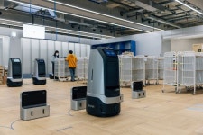 [르포] 택배 배달 로봇, 직원 건강 챙기는 의원…네이버 제2사옥 가보니