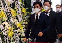 안철수 위원장 부친 빈소 찾은 공영운 현대차 사장