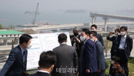 평화도로 건설현장 둘러보는 윤석열 당선인