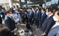 국방부 청사 본관 현장 방문한 민주당 소속 의원들