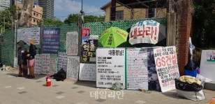 동네 갑자기 시끄러워졌다…삼각지역 13번 출구, 집회 1번지 급부상