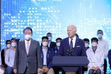 尹-바이든과 함께한 이재용, '한미 반도체 동맹' 선봉