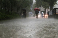 전국 오늘부터 본격 장마 시작…'폭우→폭염→폭우' 이어져