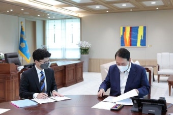 尹대통령, 한동훈과 법무부 업무보고…