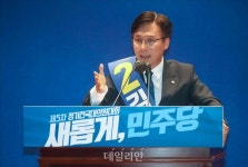 연설하는 김민석 더불어민주당 당대표 예비후보