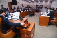 여야, 농해수위서 서해 피격 공무원 월북 조작 놓고 공방