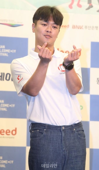 '부코페' 서울코미디올스타스 개그맨 김동하의 요염한 '하트'