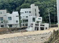 [태풍 힌남노] 통째로 내려앉아…힌남노 직격타 포항서 풀빌라 펜션 붕괴