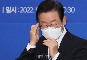 상임고문단 간담회 참석하는 이재명 대표