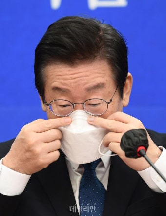 최고위 발언 마친 이재명 대표
