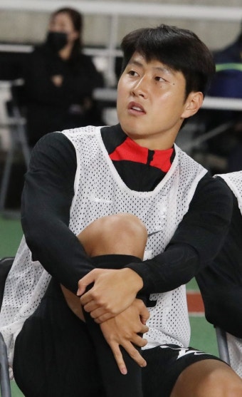 카메룬전 승리 절실 벤투 감독, 이강인 딜레마 빠지나