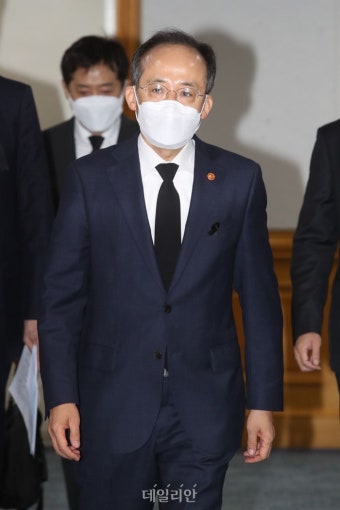 추경호, 비상거시경제금융회의 참석