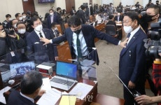 행안위 파행, 예산안 상정 여부 두고 언쟁 끝 정회