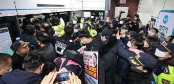 서울시, 왜 전장연 앞에만 서면 작아지는가 비판에…13일부터 무정차 통과